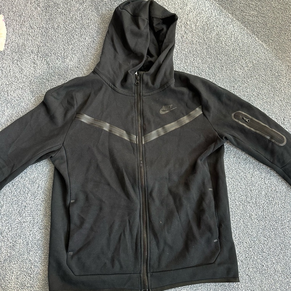 COPY - Black Nike Tech